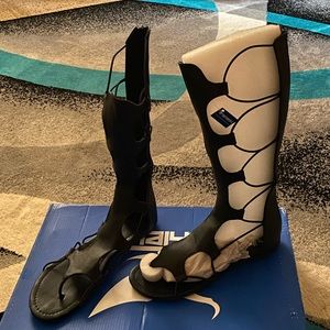 Gladiator sandals black. Knee high